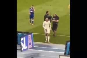 Βίντεο/Ο CR7 έπιασε τα γεννητικά του όργανα σε πικάρισμα για τον Μέσι
