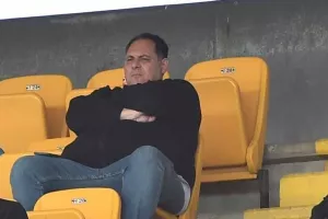 Τον ανάγκασαν... να σηκωθεί, τώρα το πιστεύει... πιο πολύ ο πρόεδρος!