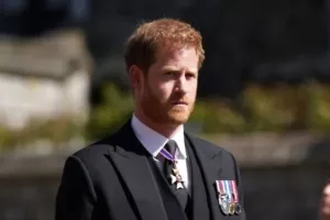 Ο πρίγκιπας Harry δεν προσκλήθηκε από τον πατέρα του στην τελετή στέψης