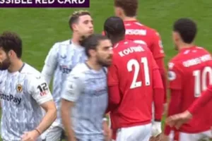 Έφτυσε στα μούτρα του αντιπάλου (βίντεο)