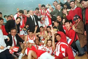 Το πρώτο... αστέρι του Ολυμπιακού και το έπος του Ρίβερς στη Ρώμη! (Βίντεο)