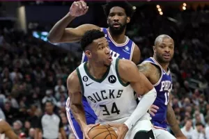 Ασταμάτητος Γιάννης με triple double, αγκαλιά με την πρωτιά oι Μπακς