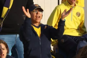 (Φωτορεπορτάζ) Ο κόσμος στο Μακάρειο