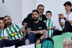 (Φωτορεπορτάζ) Ο κόσμος στο Άρης - ΑΠΟΕΛ