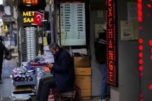 Νέο ιστορικό χαμηλό καταγράφει η τουρκική λίρα