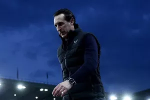 Αδιανόητη Άστον Βίλα με Έμερι! 