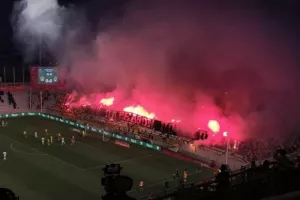 (ΒΙΝΤΕΟ) Pyro Show στο πέταλο οι ΑΕΛίστες 