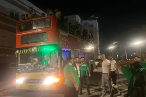 Ένταση και δακρυγόνα, σταμάτησε για λίγο η πορεία του λεωφορείου (φώτος)