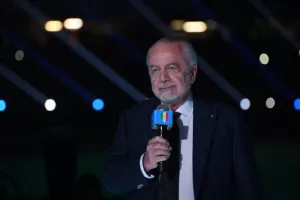 Ντε Λαουρέντις για Λουίς Ενρίκε: «Έχει το μυαλό του στην Premier League»