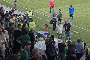 Οι Αρειανοί χειροκρότησαν τον Απόλλωνα, ο Ουάρντα έδωσε φανέλα (βίντεος)