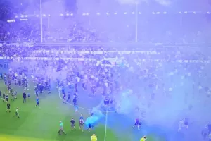 Η Έβερτον μένει στην Premier League και... χαμός! 