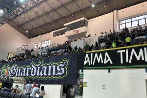 ΦΟΥΛ η κεντρική εξέδρα! (φώτος)