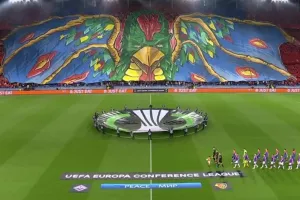 Αδιανόητο κορεό με έναν τεράστιο δράκο… σκέπασε το γήπεδο! (βίντεο)