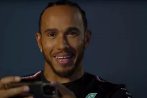 Formula 1: Ο Χάμιλτον βρέθηκε αντιμέτωπος με εχθρικά σχόλια και έμεινε έκπληκτος