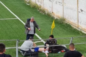 Ελλάδα/Με χαρτόνια από συσκευασία χυμών έδεσαν το πόδι τραυματισμένου παιδιού! (Βίντεο)