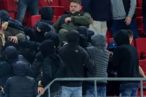 Ο διάσημος οπαδός της Γουέστ Χαμ Knollsy που έγινε "Άγγελος του Άλκμααρ"