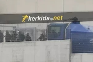 Ένταση για λίγο και παρέμβαση του "Αίαντα" (βίντεο/φώτος)