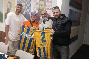 ΑΠΟΕΛ: "Για σένα Πολύκαρπε" (φώτος)