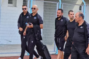 Η άφιξη της ΑΕΛ (φώτος)