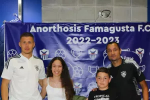 (Φώτο) Μραζ και Κορέια με τους Ανορθωσιάτες στο κατάστημα 
