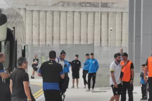 Φωτορεπορτάζ από την άφιξη του ΑΠΟΕΛ