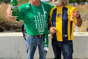 Αγκαλιασμένοι Μάριος και Χριστάκης!