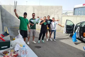 Ξεκίνησε το πάρτι των πρωταθλητών με φουκού έξω από το γήπεδο 