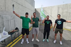 Ξεκίνησε το πάρτι των πρωταθλητών με φουκού έξω από το γήπεδο 
