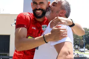Το... φιλί στον Βανά και το πείραγμα!