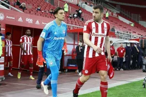 Δεν έκαναν χειραψία οι παίκτες Ολυμπιακού και Παναθηναϊκού