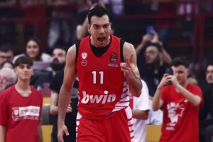 "Έπνιξε" τη Φενέρ και πάει... Final 4 ο Ολυμπιακός!