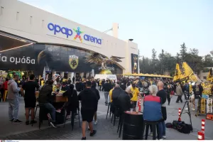 ΑΕΚ: Χαμός από κόσμο έξω από την OPAP Arena 