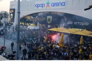 ΑΕΚ: Χαμός από κόσμο έξω από την OPAP Arena 