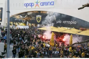 ΑΕΚ: Χαμός από κόσμο έξω από την OPAP Arena 