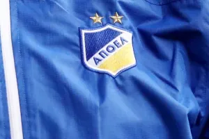 Νέος κόουτς/ (1)ΑΠΟΕΛίστας, (2)γνώστης, (3)όνομα