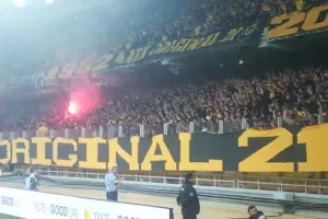 ΟRIGINAL 21/"Aφήνουμε τον Ματίας και την αγέλη του να το χαρούν..." 