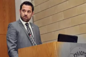 Ανάρτηση Σπύρου για τις απαντήσεις Νομικής Υπηρεσίας