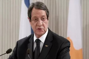 Αναστασιάδης: Απαντά στον Παπαχαραλάμπους με επιστολές και τεκμήρια