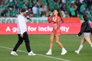ΦΩΤΟΣ/Show στο ημίχρονο