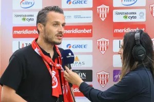 Nέα Σαλαμίνα - Ολυμπιακός: Πέντε γκολ και "ερυθρόλευκο" τρίποντο! (φώτος)