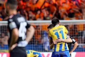 ΑΠΟΕΛ - ΑΕΚ: Της "σκότωσε" τις ελπίδες και έμεινε ζωντανό! (φώτος)