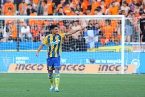 ΑΠΟΕΛ - Άρης: Φινάλε με 7 γκολ και γαλαζοκίτρινο τρίποντο (φώτος)