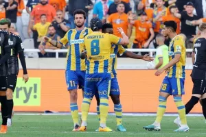ΑΠΟΕΛ - Άρης: Φινάλε με 7 γκολ και γαλαζοκίτρινο τρίποντο (φώτος)