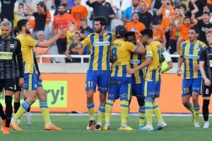 ΑΠΟΕΛ - Άρης: Φινάλε με 7 γκολ και γαλαζοκίτρινο τρίποντο (φώτος)