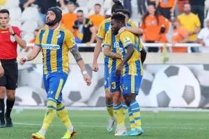 ΑΠΟΕΛ - Άρης: Φινάλε με 7 γκολ και γαλαζοκίτρινο τρίποντο (φώτος)