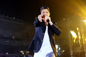 Μετά την απονομή, διασκέδαση με Σάκη! (Φώτος)