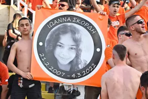 Ο κόσμος στο ΑΠΟΕΛ-ΑΕΚ (φωτορεπορτάζ)