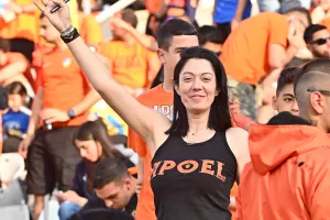 Ο κόσμος στο ΑΠΟΕΛ-ΑΕΚ (φωτορεπορτάζ)