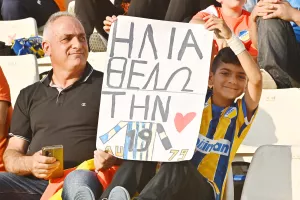 Ο κόσμος στο ΑΠΟΕΛ-ΑΕΚ (φωτορεπορτάζ)