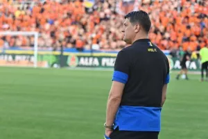 ΑΠΟΕΛ - ΑΕΚ: Της "σκότωσε" τις ελπίδες και έμεινε ζωντανό! (φώτος)